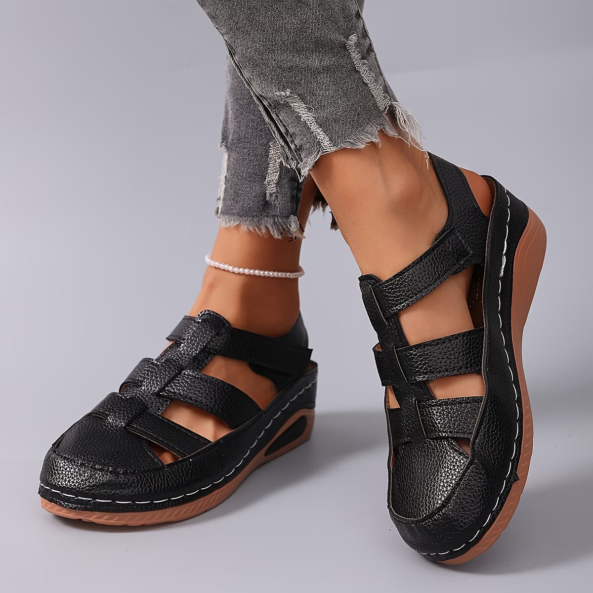 Sandalias casuales cerradas con calados para mujer