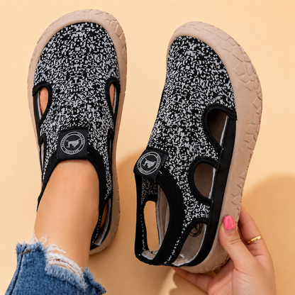 Tenis ortopédicos casuales con diseño calado